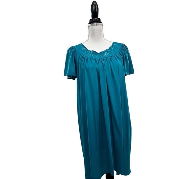 Miss Elaine vintage nightgown - Picture 5 of 12